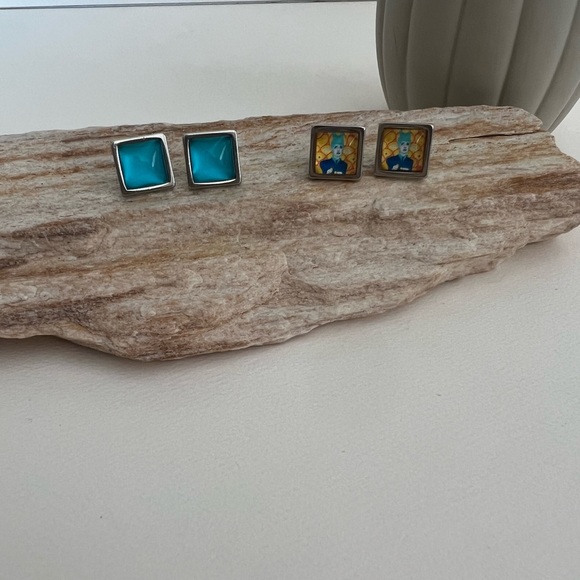 Classic Edgy  Square Stud Earrings - Stylish Retro Small Earring Set - Picture 6 of 14